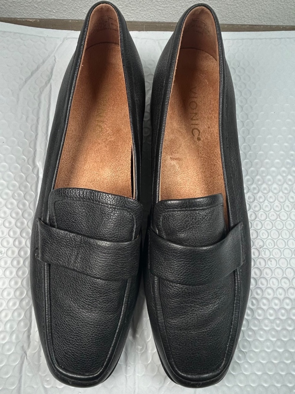 Vionic Sellah Black Tumbled Leather Loafers Women's Size Slip on Comfort 9